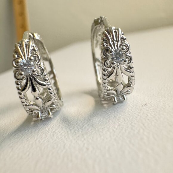 Vintage-Inspired Silver Tone Hoop Earrings - Picture 3 of 10